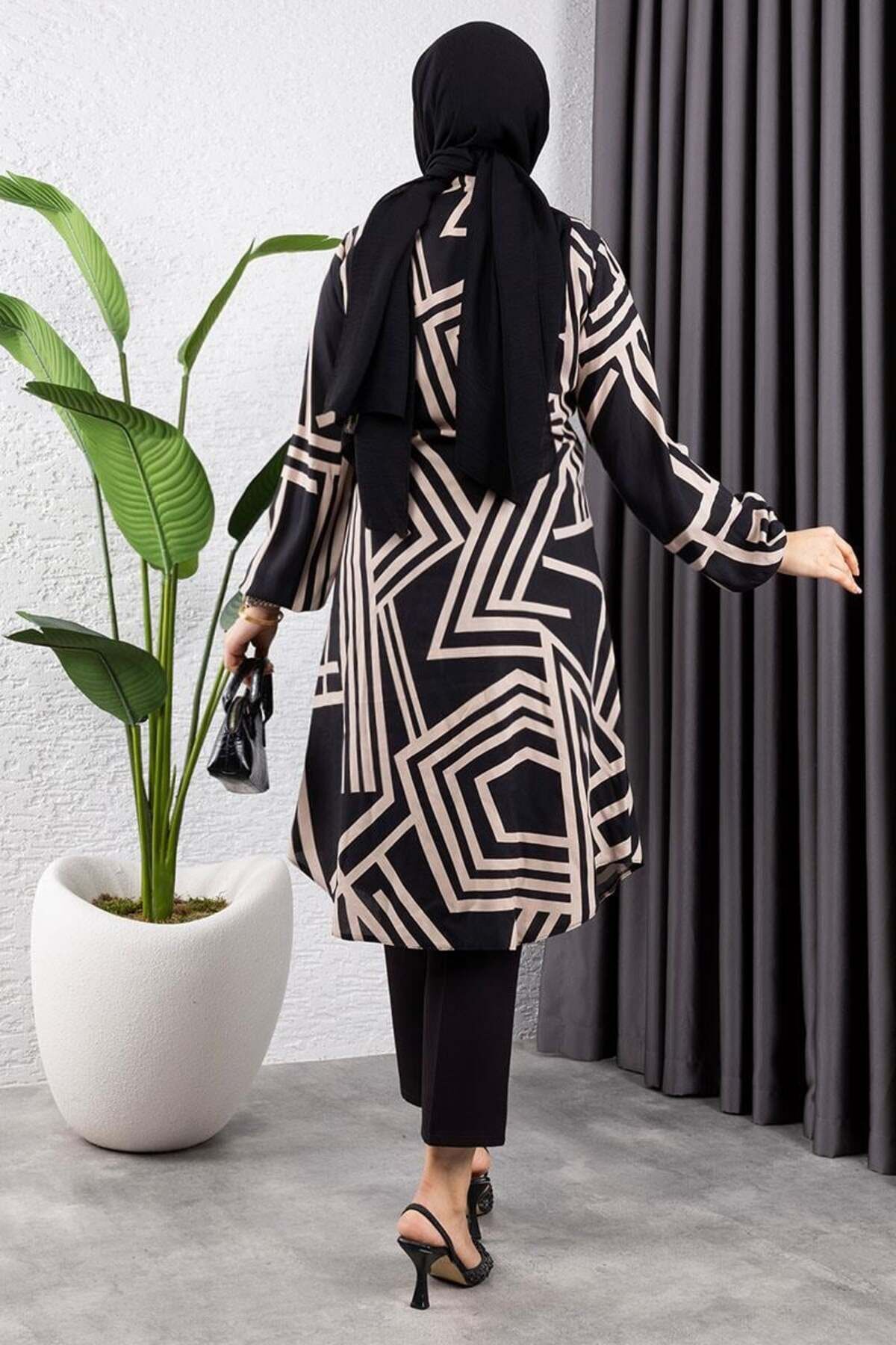Geometrik Desen Viskon Tunik SİYAH VİZON