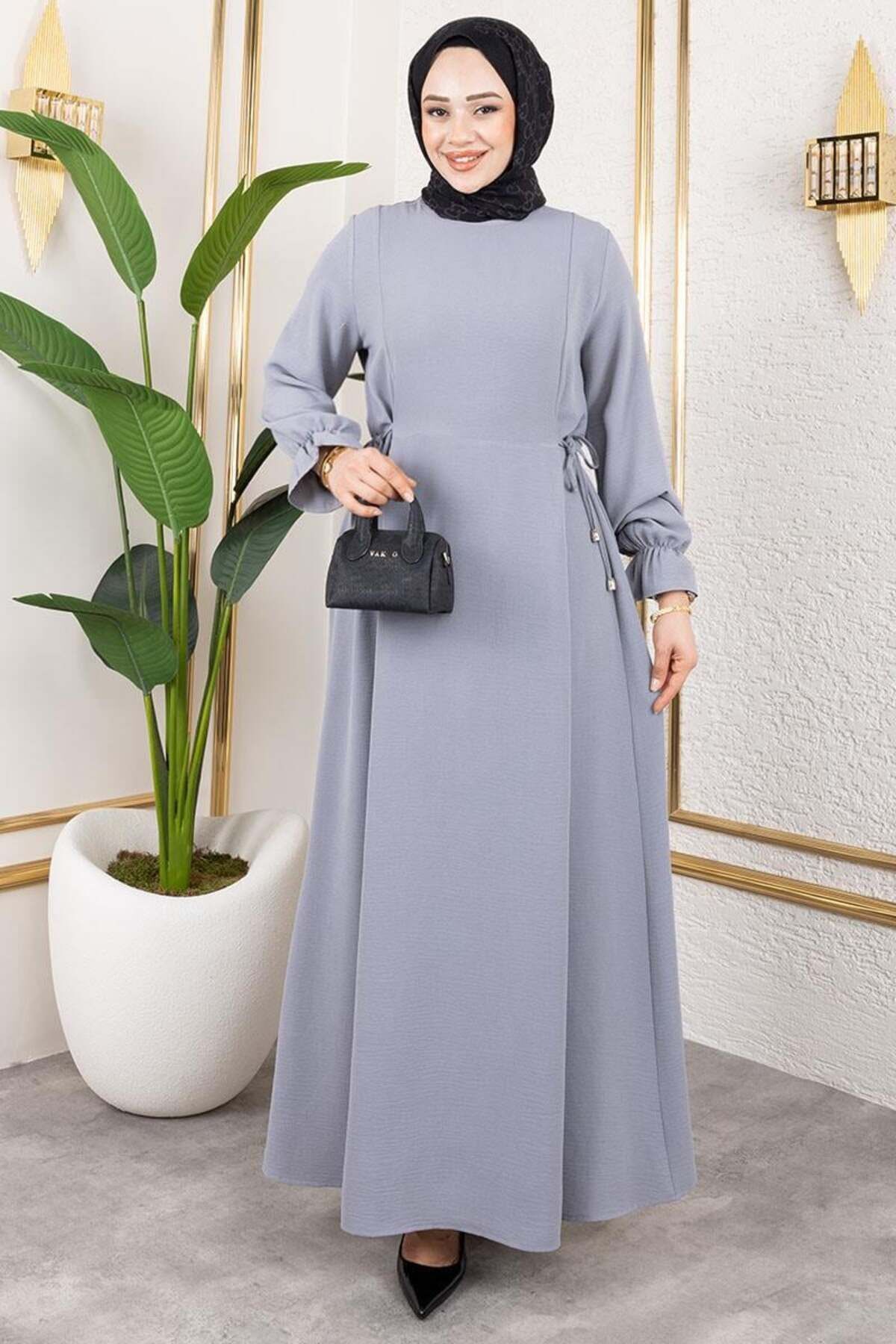 Yanları Bağcıklı Elbise