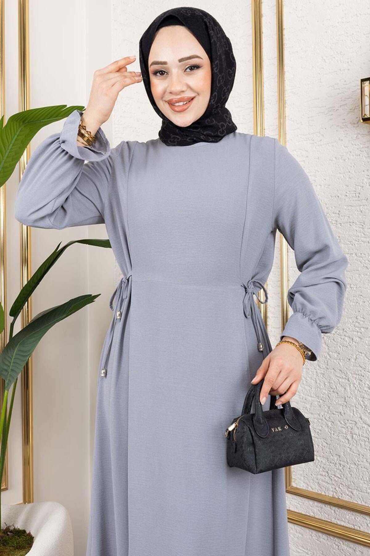 Yanları Bağcıklı Elbise