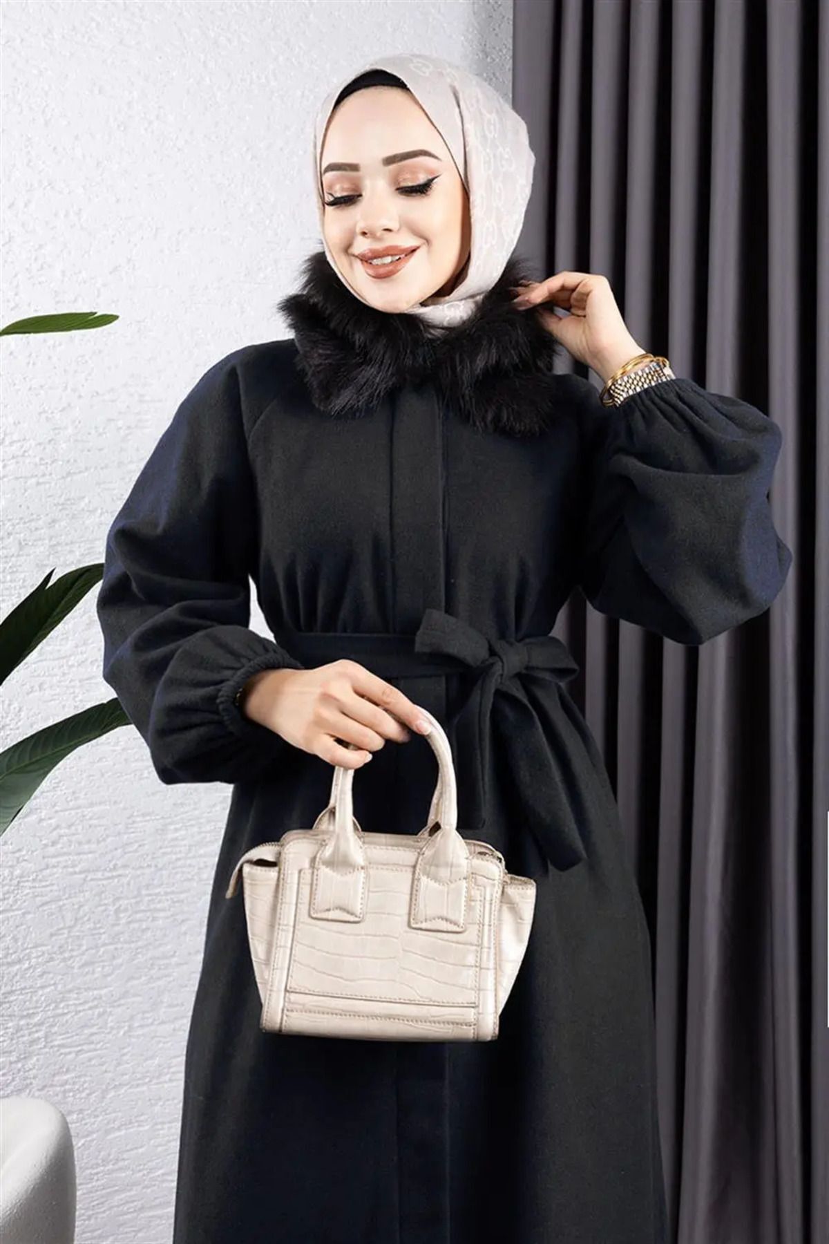 Kürk Detaylı Kaşe Manto SİYAH