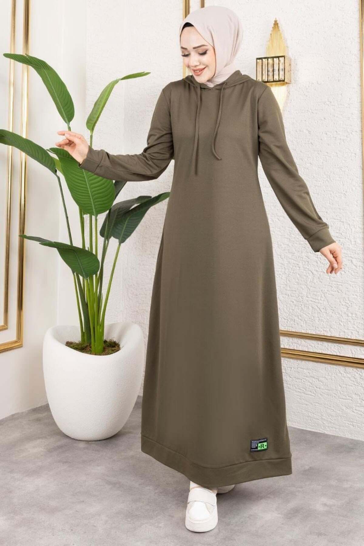 Arma Detaylı Kapşonlu Spor Elbise