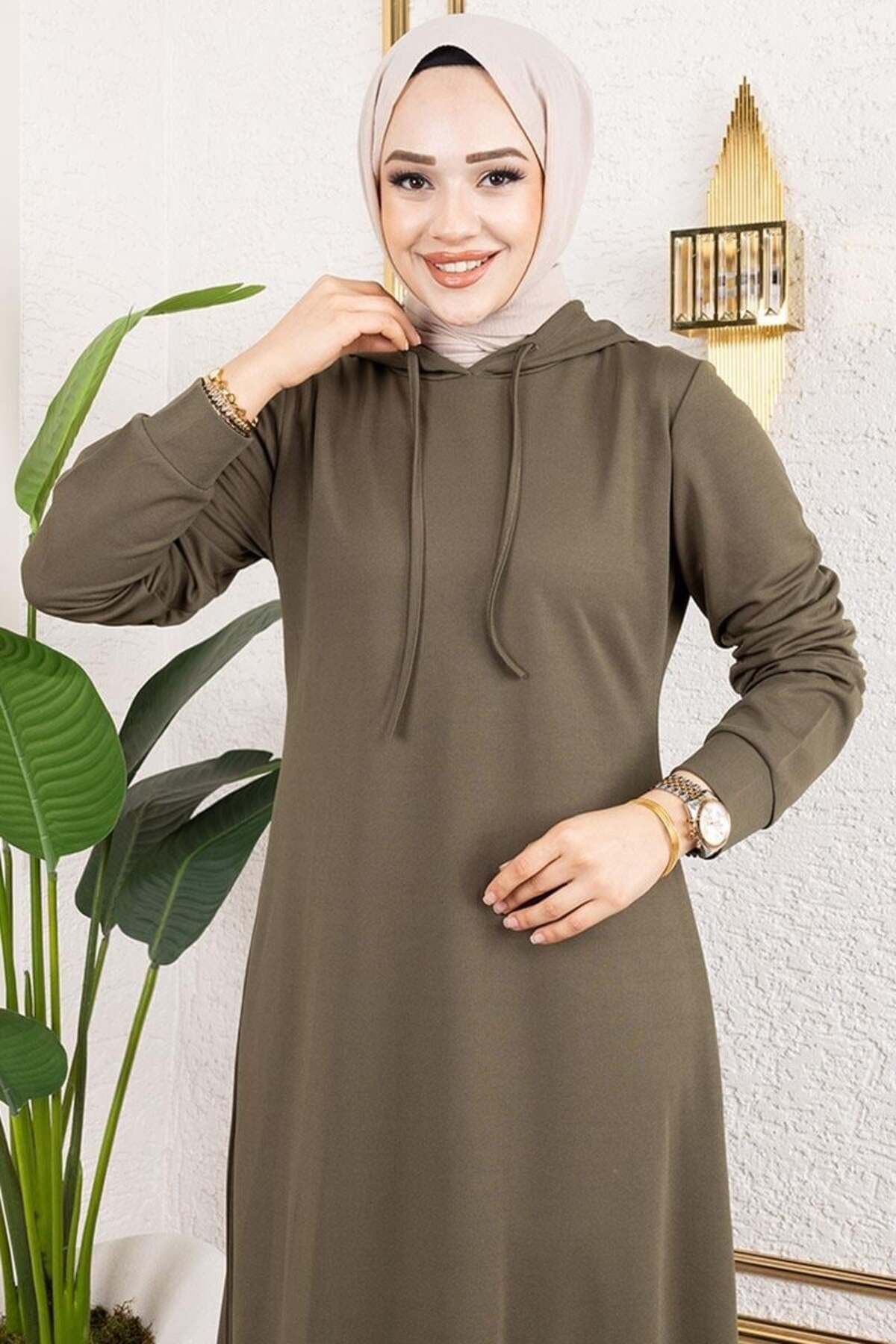 Arma Detaylı Kapşonlu Spor Elbise