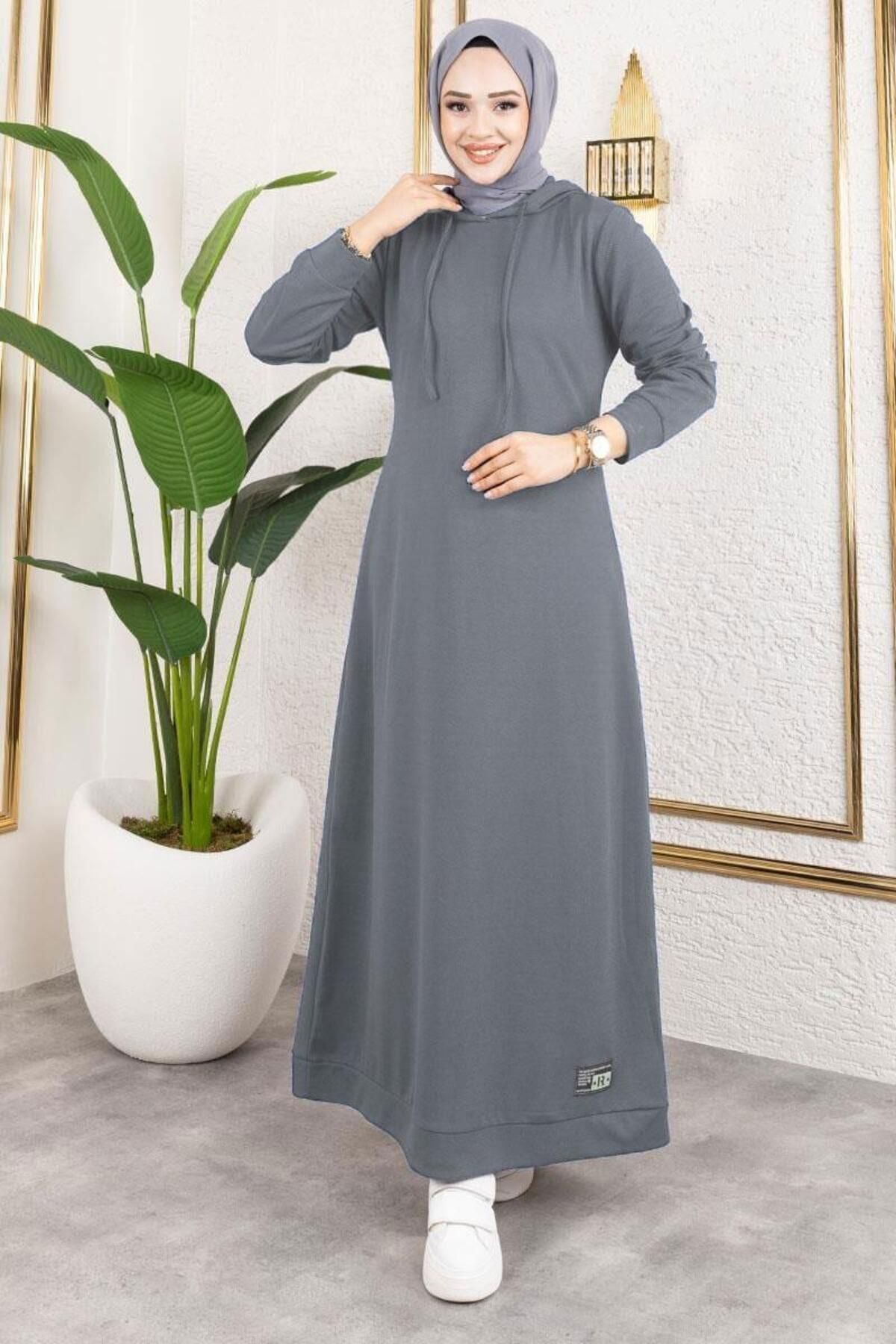 Arma Detaylı Kapşonlu Spor Elbise