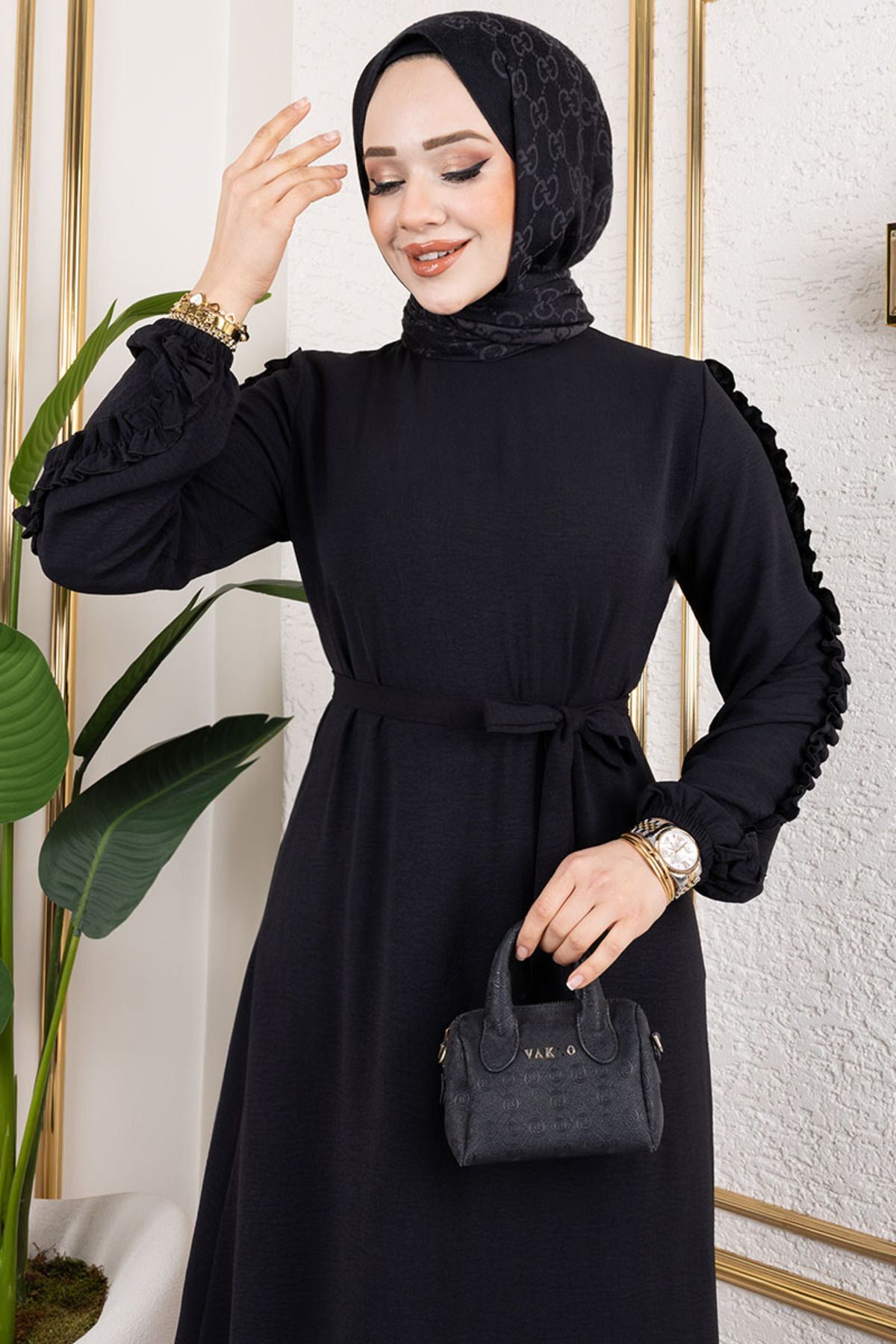 Kolları Fırfır Detaylı Elbise