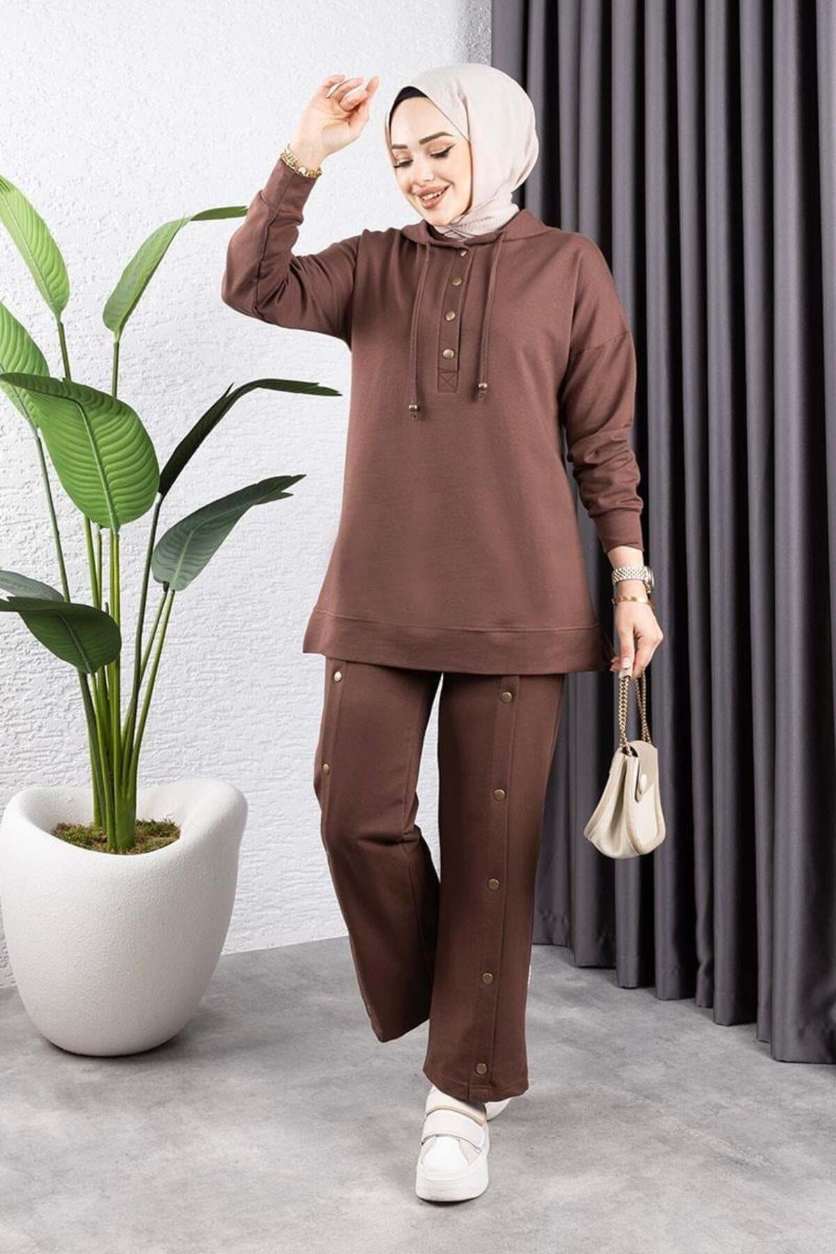 Pantolonu Çıtçıt Detaylı Spor Takım