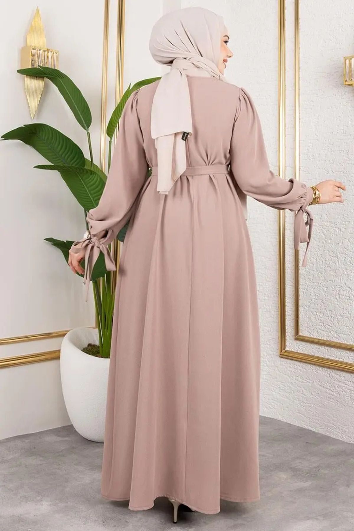 Manşeti Bağcıklı Tesettür Elbise