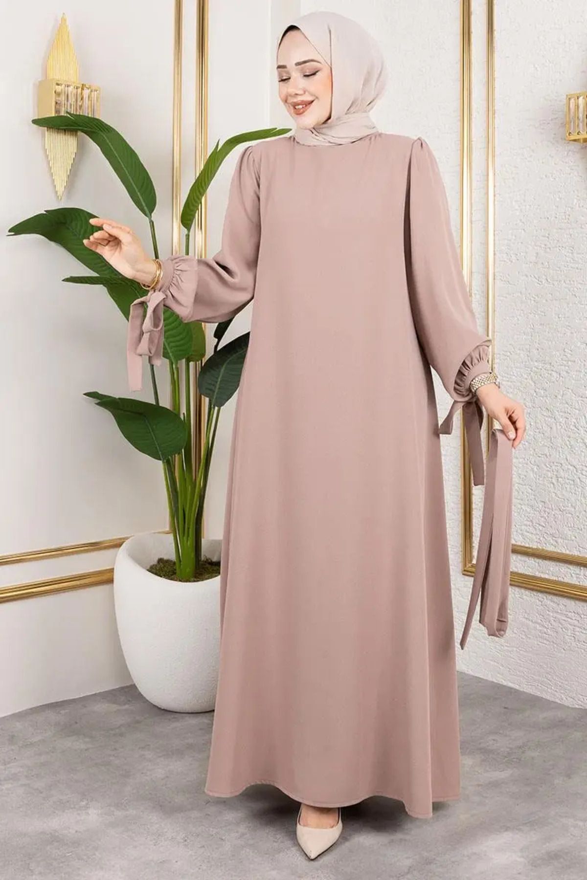 Manşeti Bağcıklı Tesettür Elbise