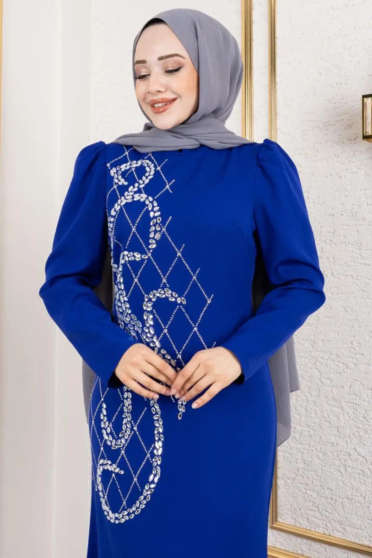 Önden Taş İşlemeli Krep Abiye